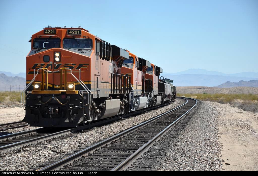 Westbound manifest climbs uphill